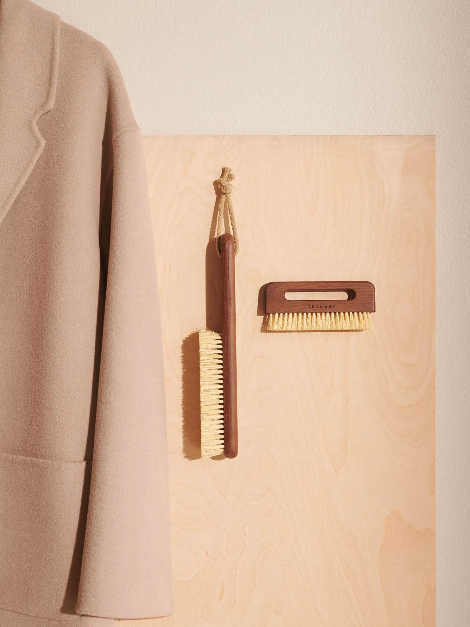 Nanso Steamery - Vaatehuoltotuotteet*STEAMERY vaateharja matkakoko -