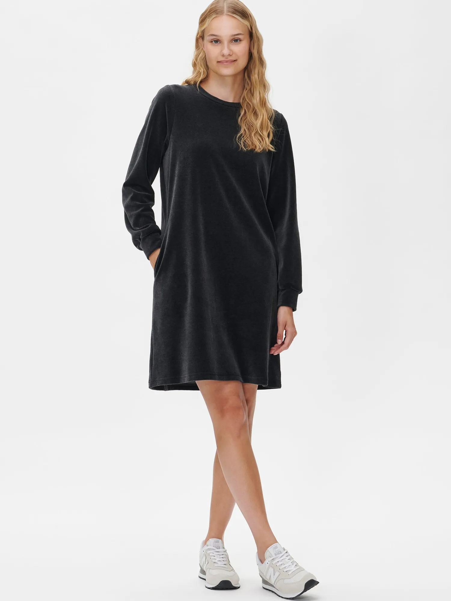 Nanso Yöasut Ja Oloasut|Mekot*VELUURI mekko -