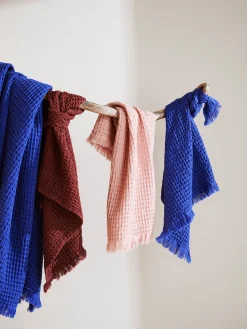 Nanso Pyyhkeet Ja Kosmetiikkalaukut*VOHVELI kylpypyyhe - tumman